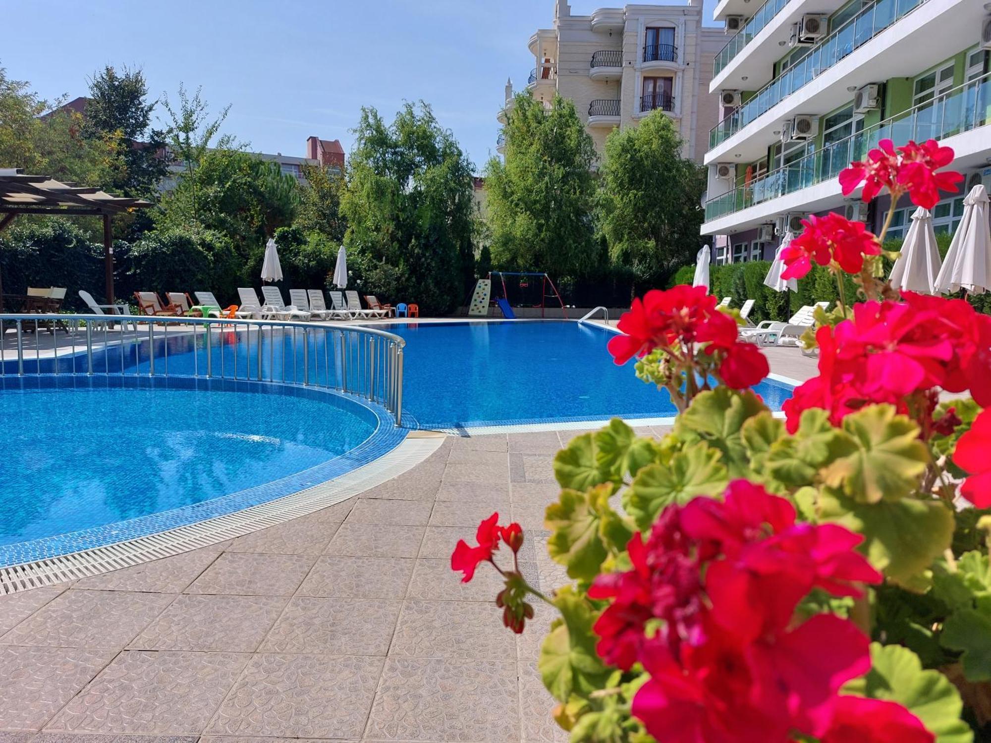 Family Apartments In Solmarin Sunny Beach Eksteriør billede